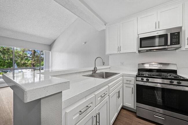 Building Photo - Cambridge On Devonshire Rental