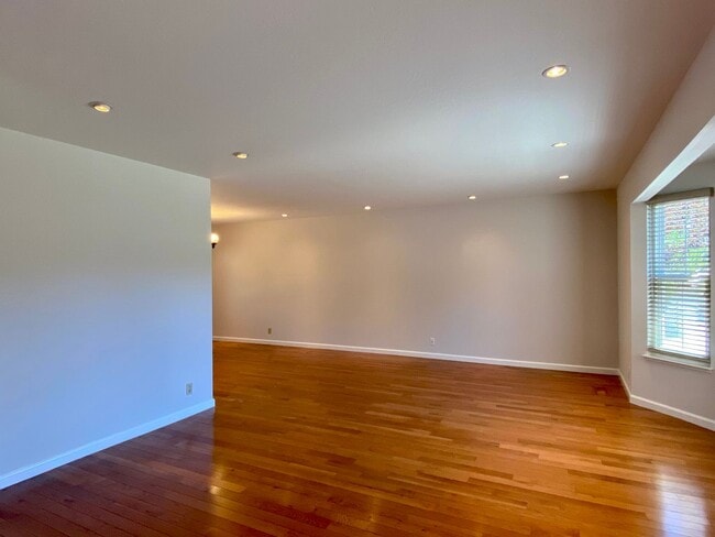 Photo - Large updated home located 3.9 Miles from Apple Headquarters, 8.6 miles form Googleplex