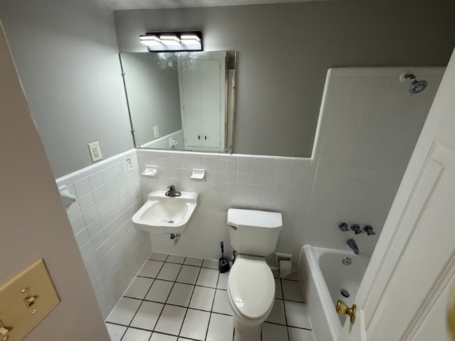 Photo - 106 White Oak Dr