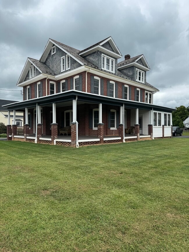 Building Photo - 925 Francis Scott Key Hwy Unit Apt #2