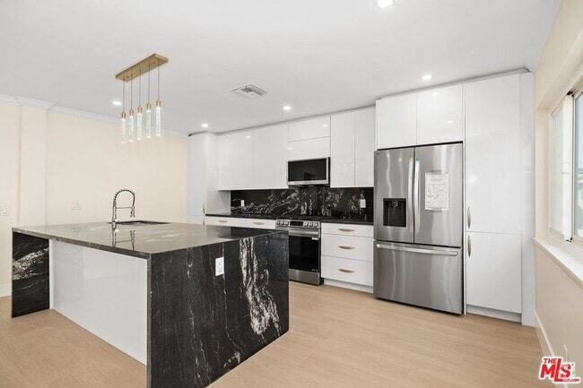 Building Photo - 1223 23rd St Unit C Rental