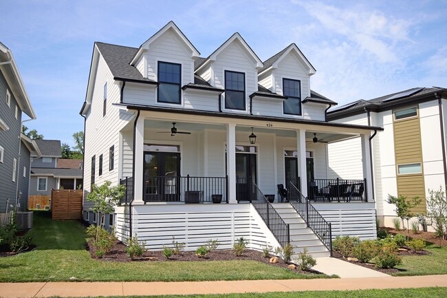 Building Photo - Beautiful, Custom-Built Lochlyn Hill Home