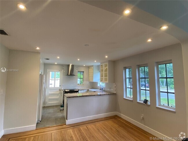 Building Photo - 668 NE 72nd Ter Rental