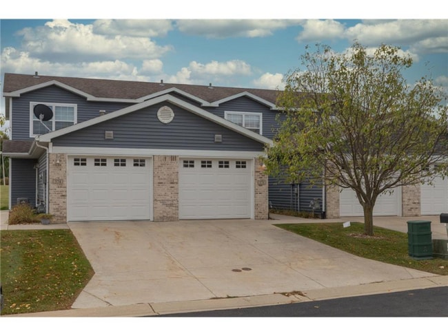 Building Photo - 578 Pointe Ct SW