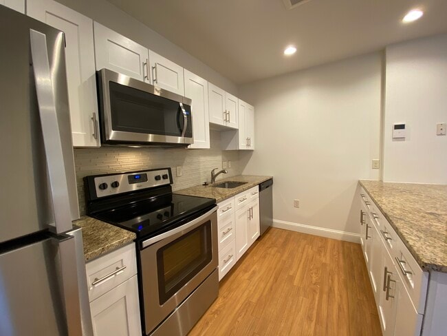 Photo - Red Oak at 875 Elm Street