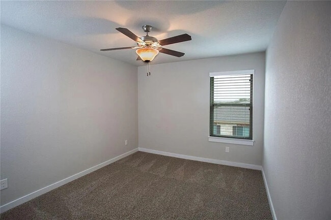 Photo - 107 Lakeview Ct