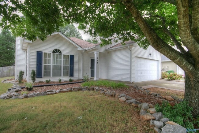 Photo - 215 River Oaks Dr House