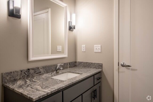 1BR, 1BA - 857SF - The Hamptons at Hilldale