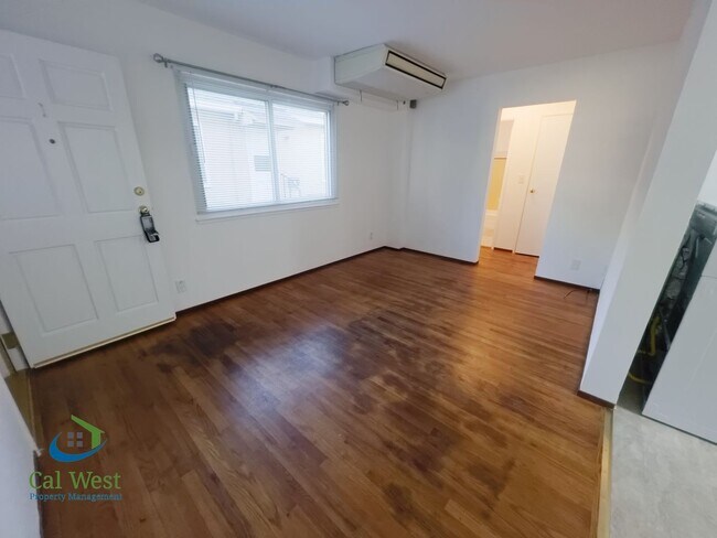 Photo - $2095 - 1BD/1BA Quaint and Well Maintained... Unit # 1