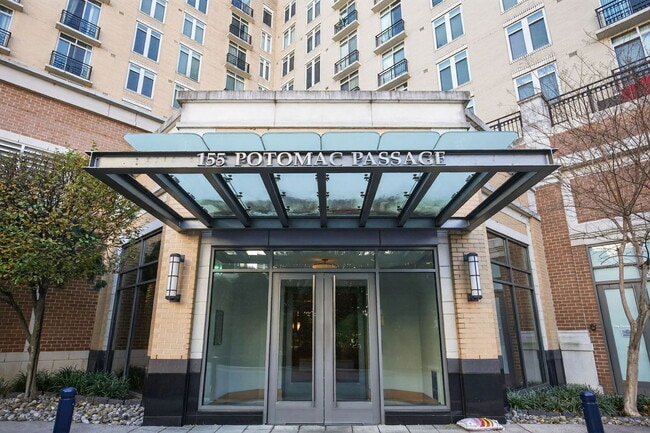 Building Photo - 155 Potomac Psge Unit 807