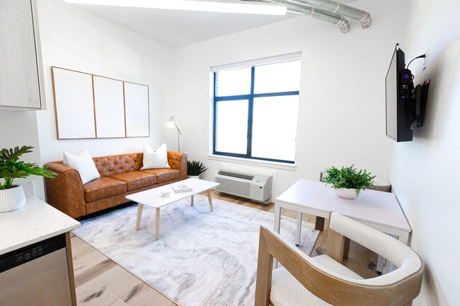 Área de estar - Urban Loft Co. Conway- Utilities Included