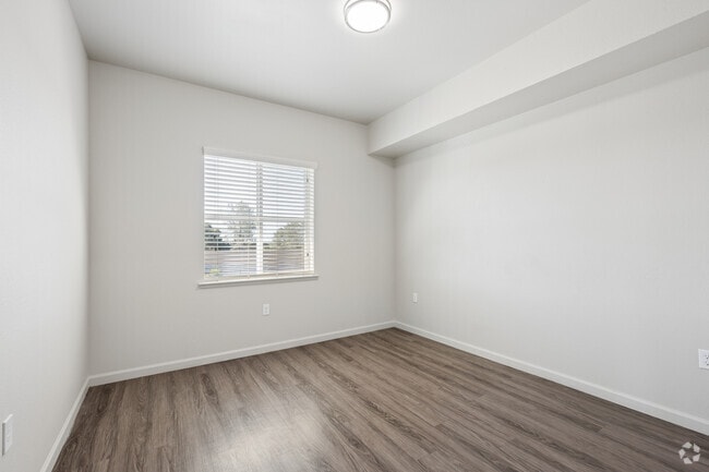 2BR, 1BA - 832SF - Primary Bedroom