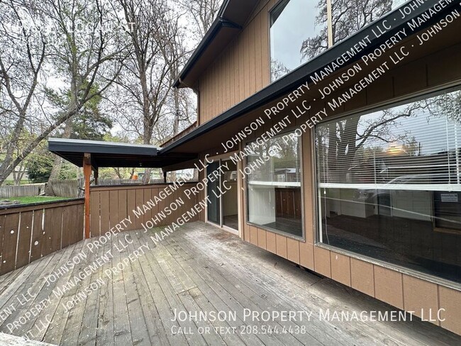 Photo - 975 E Logan St