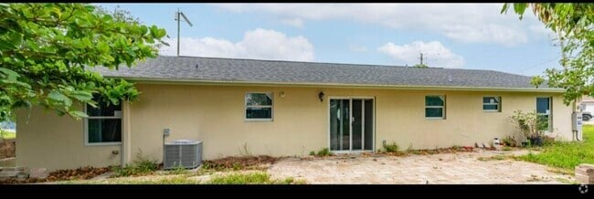 Building Photo - 403 NW 1st St Rental