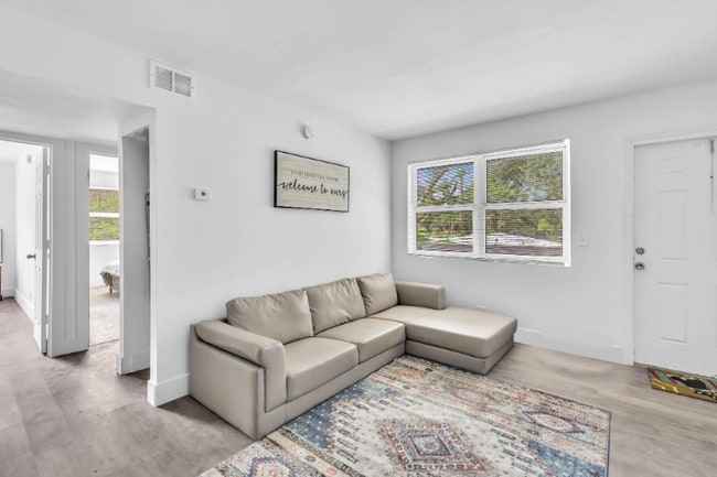 Photo - 801 SW 15th Ave Unidad 7