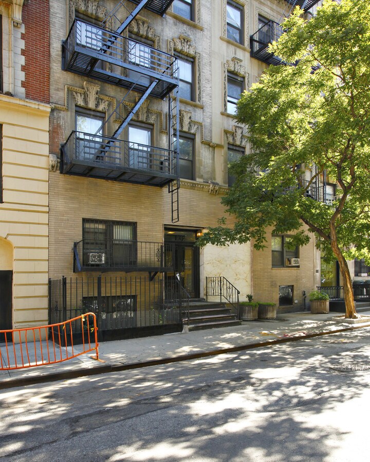 Photo - 133-135 E 30th St