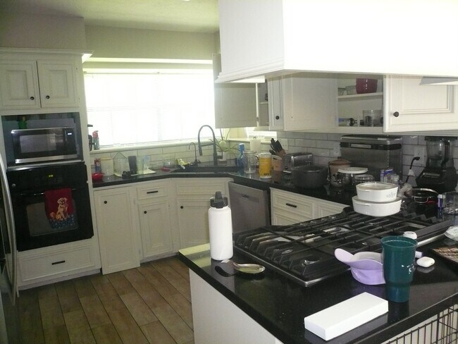 Photo - 2803 Green Fields Dr
