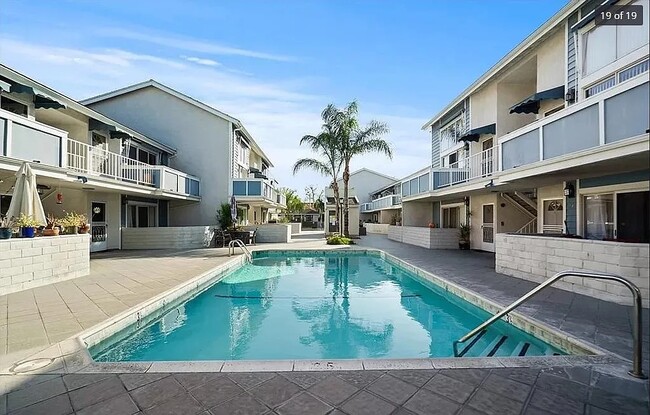 Photo - 18427 Vincennes St Unit 5