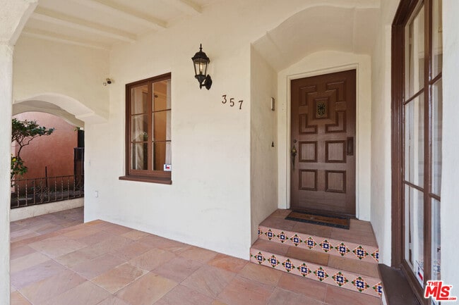 Photo - 357 S La Peer Dr