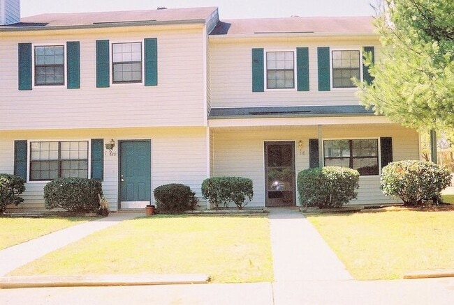 Building Photo - 3 Bedroom Townhouse