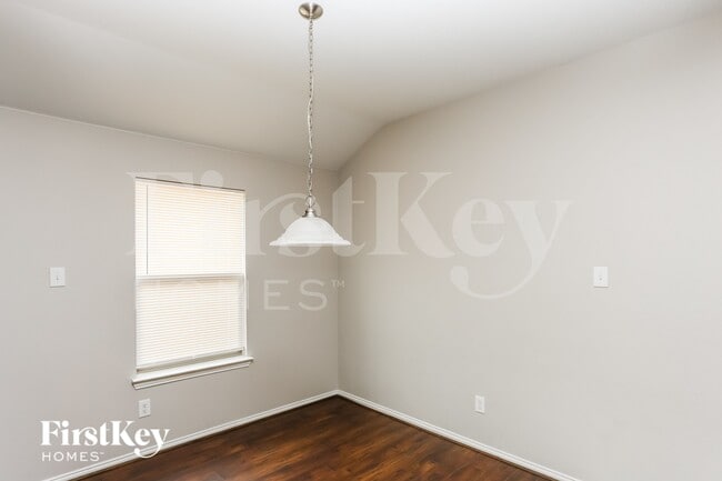 1206 Jewel Ln