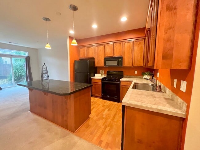 Photo - LOVELY GRESHAM TOWNHOME, GREAT LOCATION!