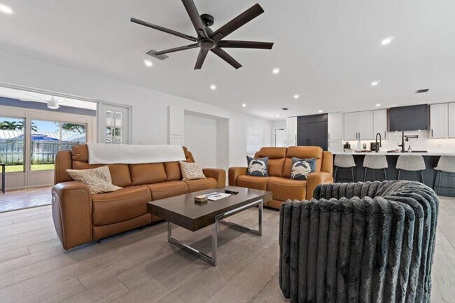 Photo - 4193 Hyacinth Cir N