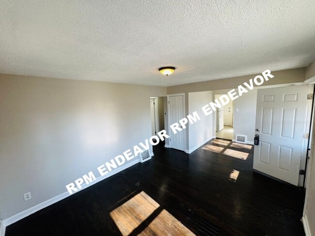 Building Photo - Cozy 2 Bed / 1 Bath