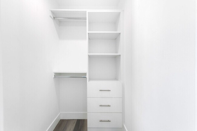 Photo - 1255 N Gower St