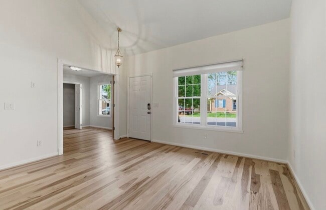 Photo - 322 N Birchwood Dr
