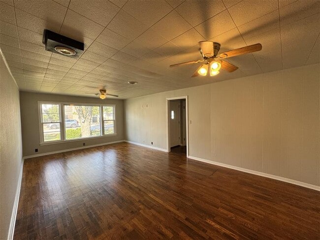 Photo - 207 SW 7th St