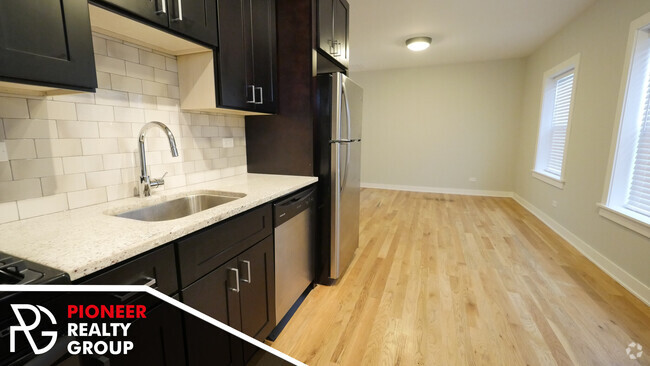 Building Photo - 2205 W Eastwood Ave Unit 2 Rental