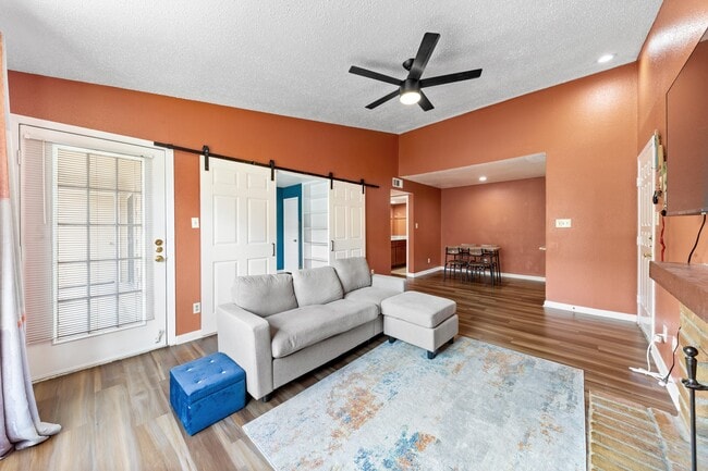 Photo - 2120 Wilcrest Dr Unidad True