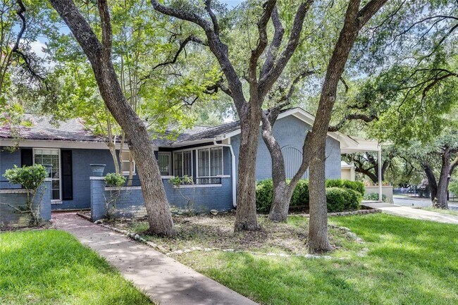 Building Photo - 8803 Westover Club Dr