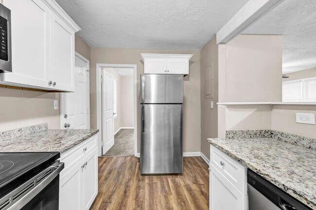 Photo - 245 Bromack Dr SE