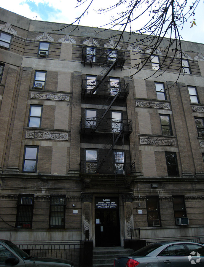 Photo - 1436 Crotona Park E Apartments