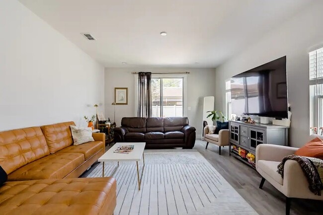Photo - 815 7th Ave S