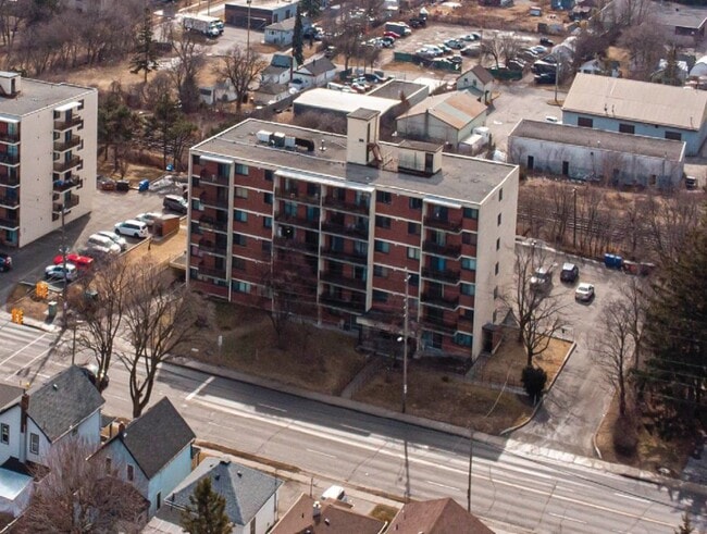 Photo - 175 Bloor St W