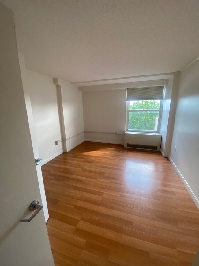 Photo - 295 Harvard St Unidad 1004