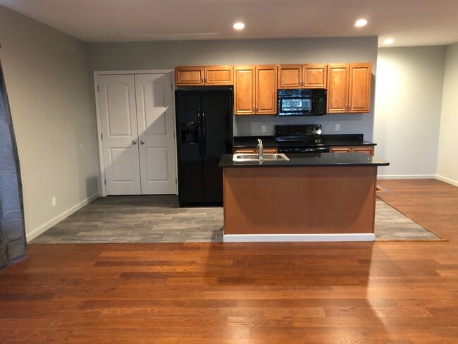 Building Photo - 1407 Poplar St