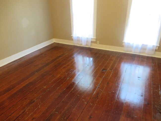 Photo - Two Bedroom Home with a bonus room/3rd bedroom in Historic District (Williams-Woodland Historic P...