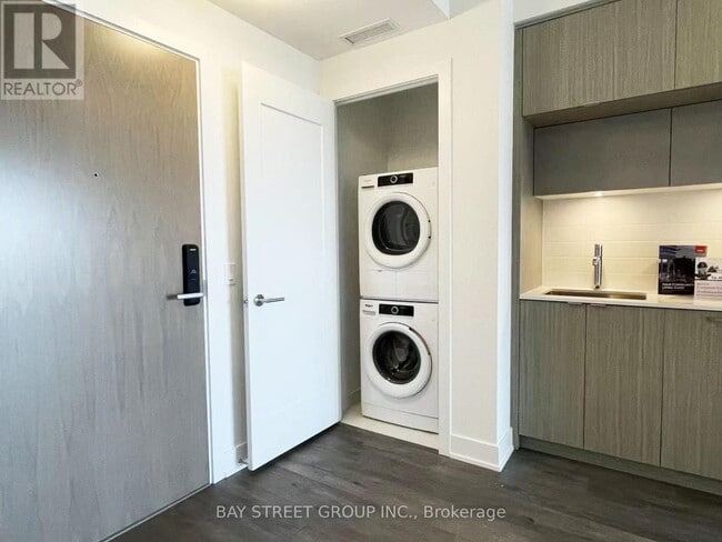 Photo - 575 Bloor St E Unit 2105