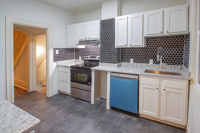 Photo - 206 Center St