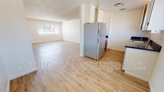 Building Photo - 1710 Bruce St Rental