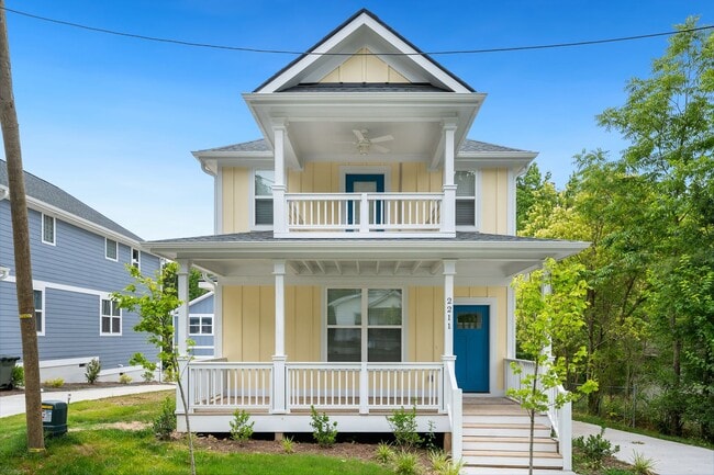 Building Photo - Beautiful 3bd/2.5ba Two-Story Home Built i...