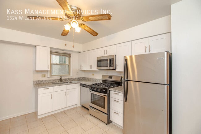 Building Photo - 1324 W Lunt Ave Unit 1324-207