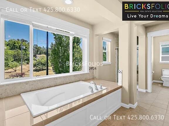 Photo - 814 Mount Baker Pl NE House