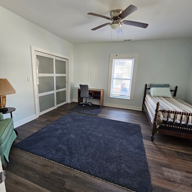 Photo - 619 W Bell St
