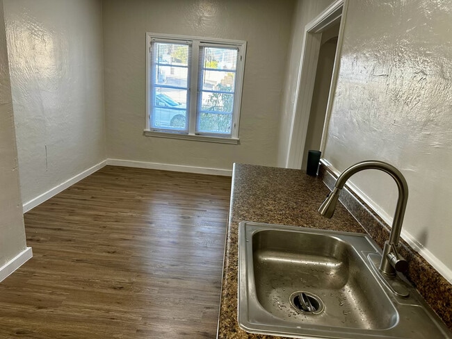 404 E Chevy Chase Dr