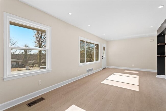 Photo - 1766 Flintwood Dr SE